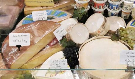 Épicerie fine pour la vente de fromage à la coupe à Échallon